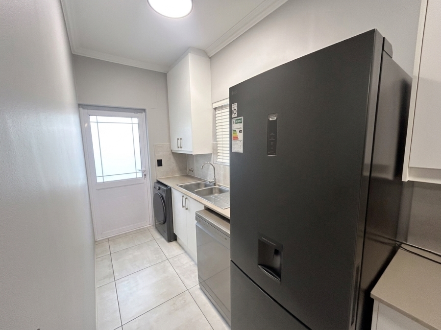To Let 3 Bedroom Property for Rent in Sunningdale Western Cape